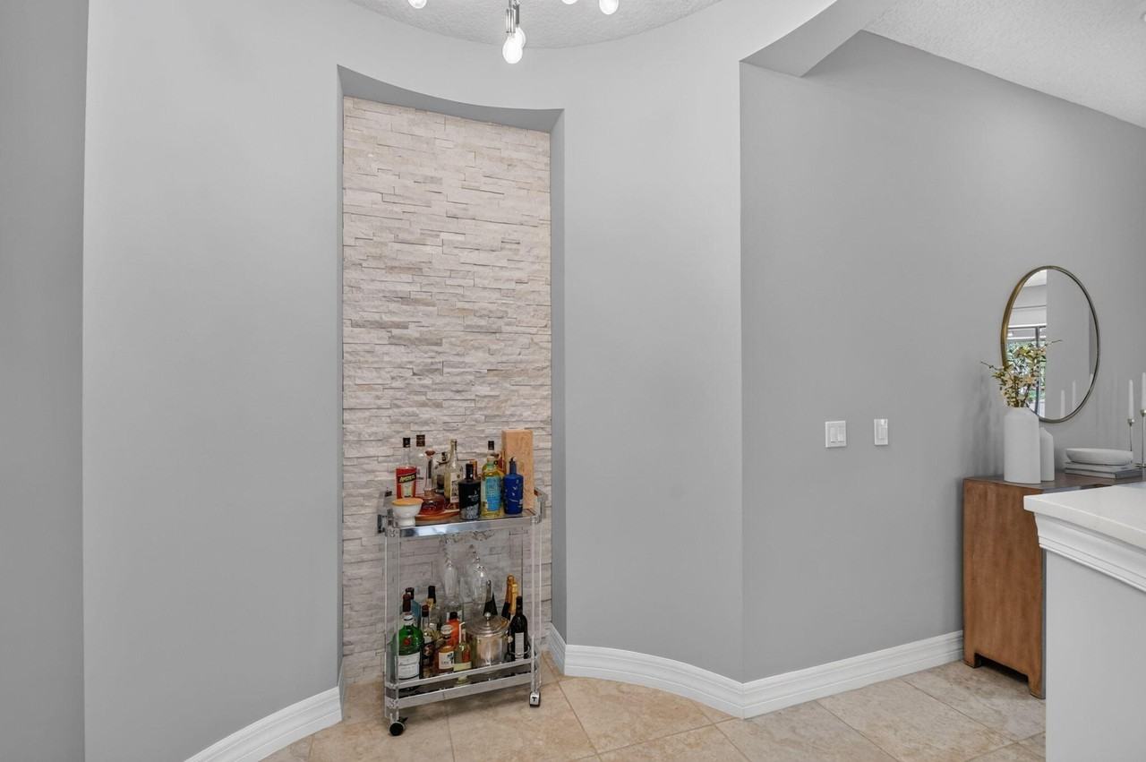 4637 Siena Cir - Photo 7 of 44