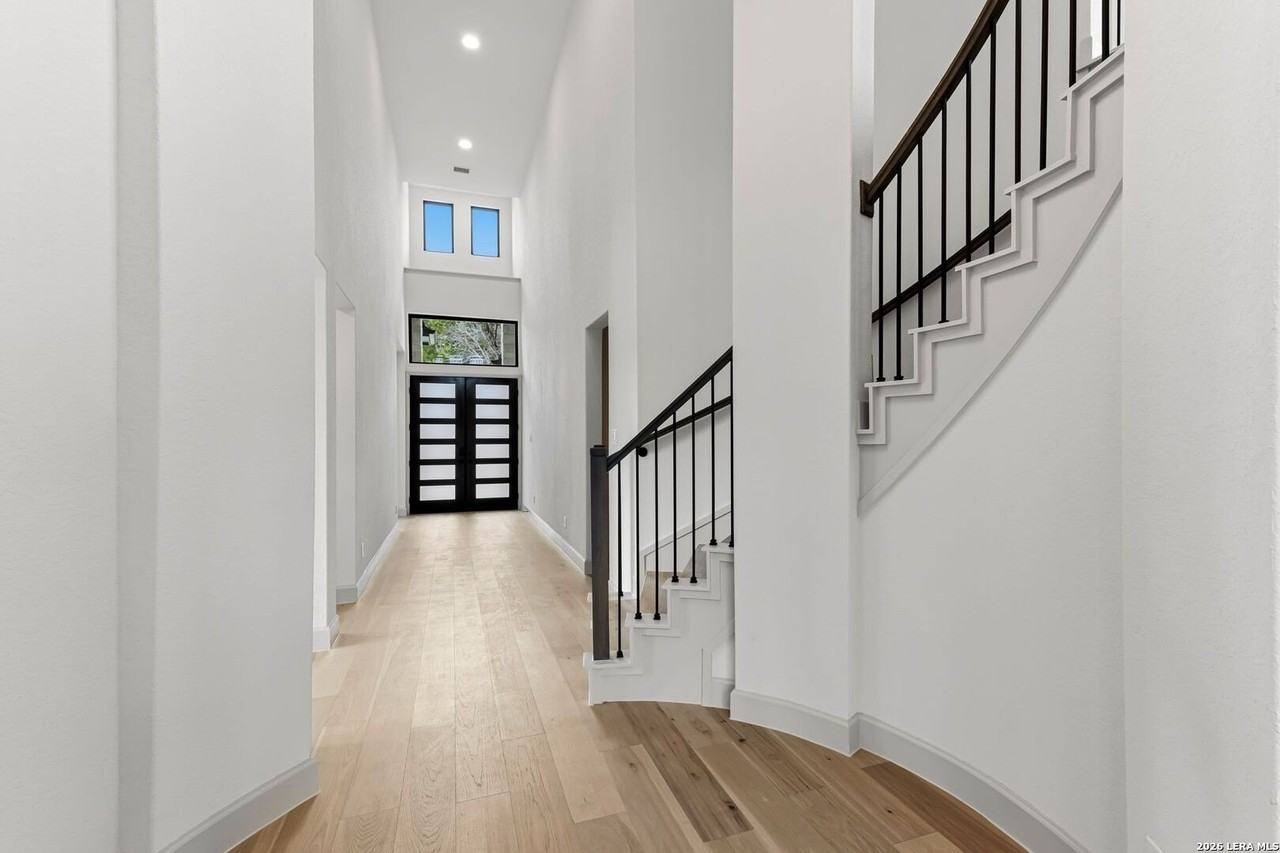 411 Canyon Hts - Photo 4 of 44
