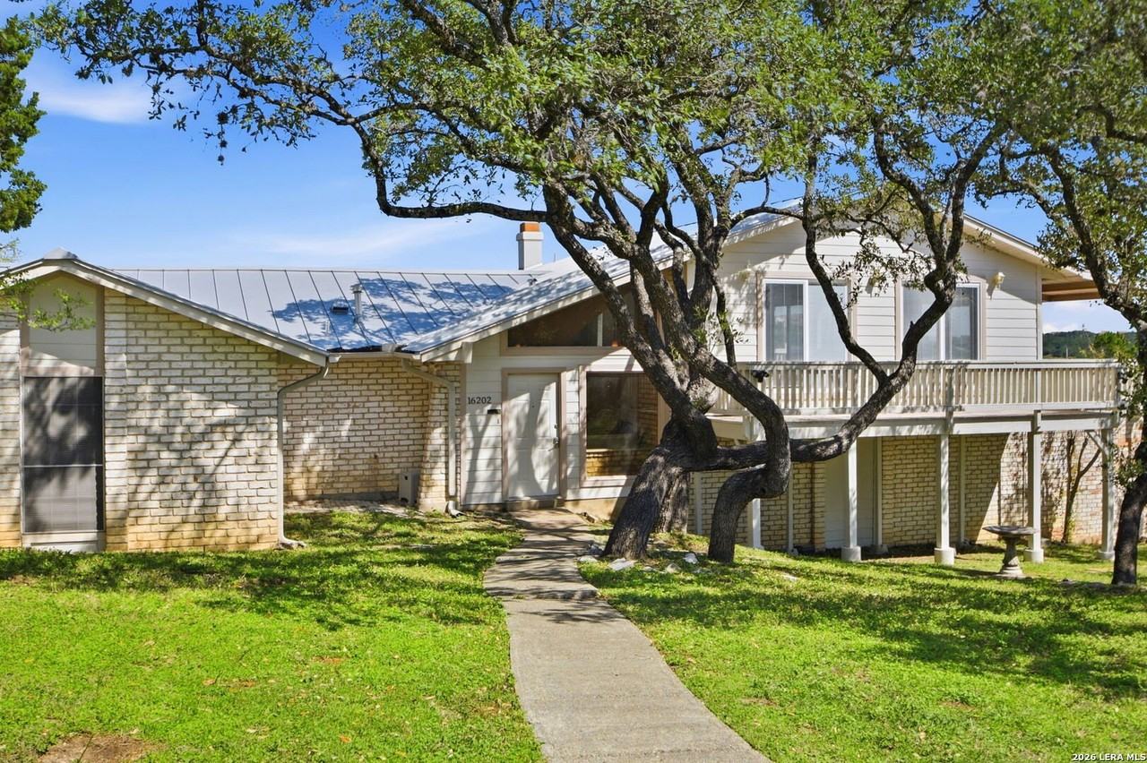 16202 Purple Sage Rd - Photo 3 of 38