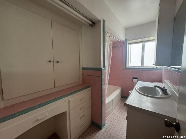1031 Shook Ave - Photo 6 of 7