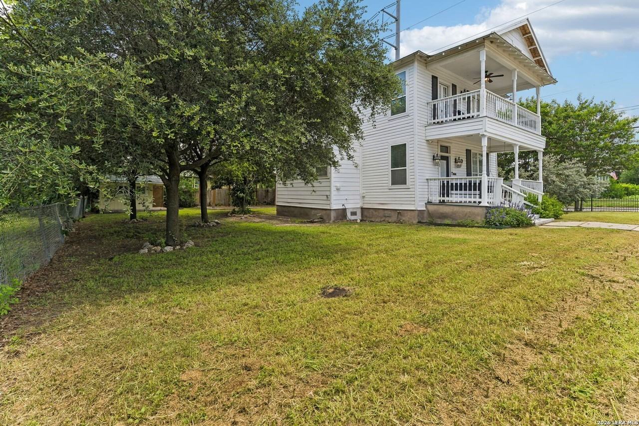 431 Hays St - Photo 5 of 47