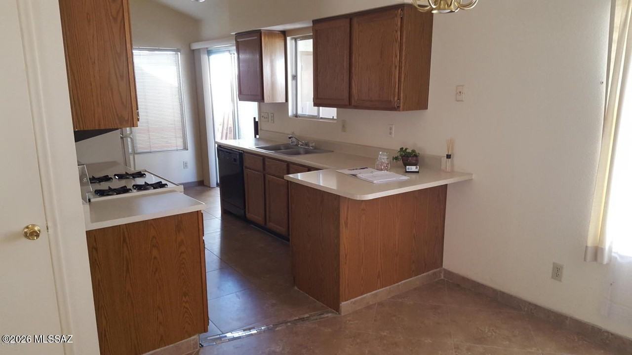 2760 W Daffodil Pl - Photo 5 of 12