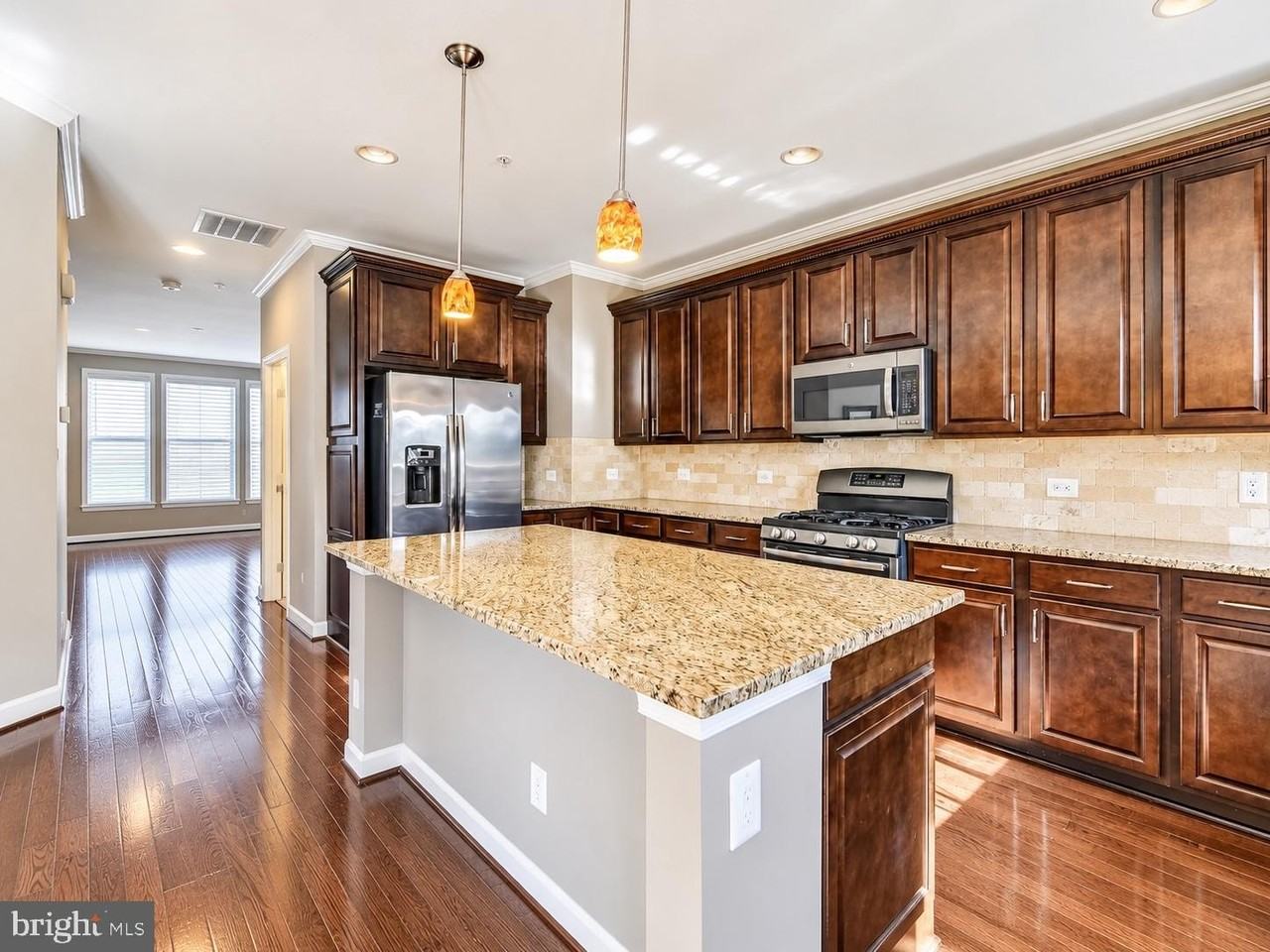 7521 Calais Way - Photo 5 of 35