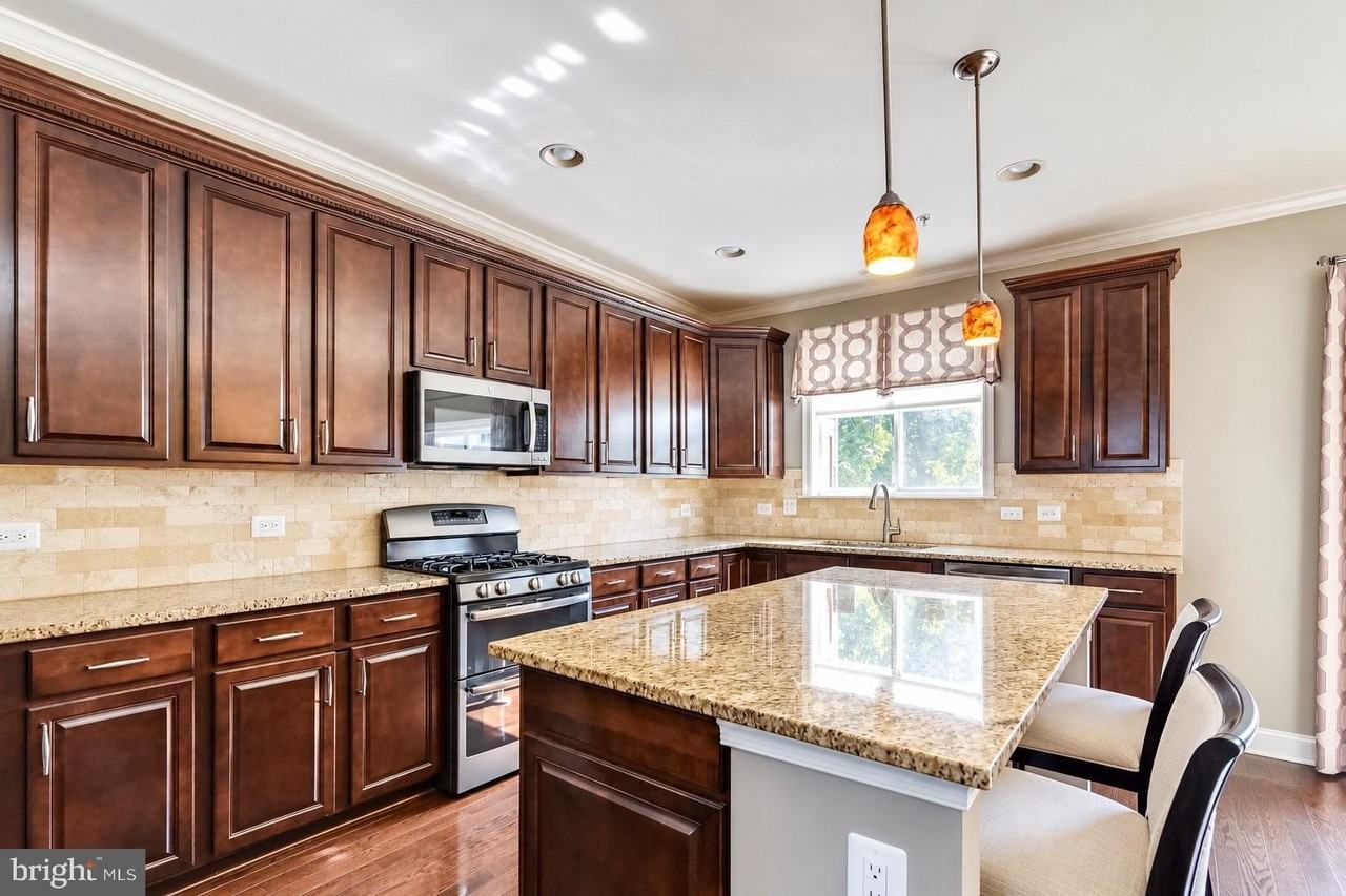 7521 Calais Way - Photo 7 of 35