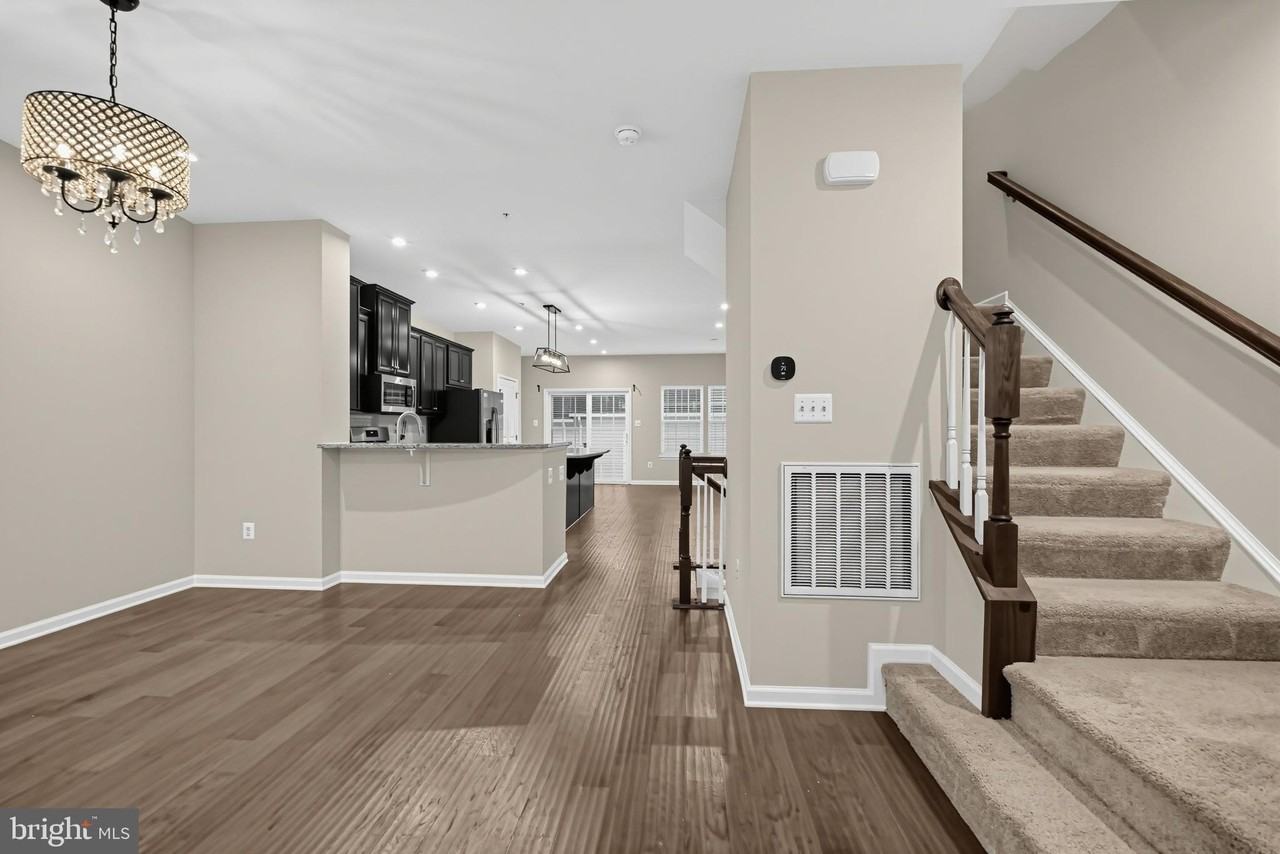 4446 Tulip Ln - Photo 3 of 17