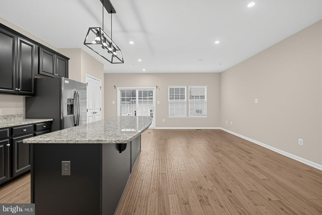 4446 Tulip Ln - Photo 5 of 17