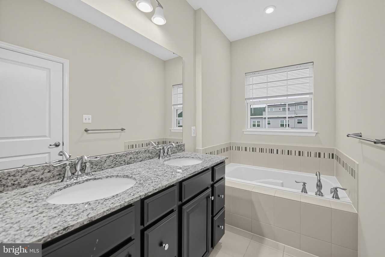 4446 Tulip Ln - Photo 6 of 17