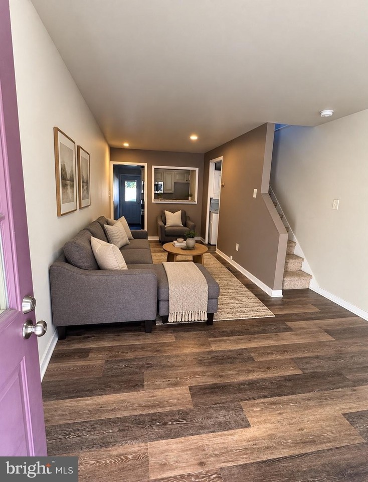 9 W Burlington St - Photo 2 of 15