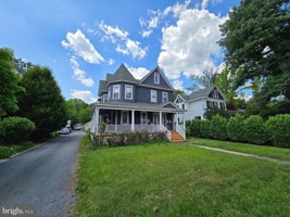 featured image of 2735 Main St #4APT