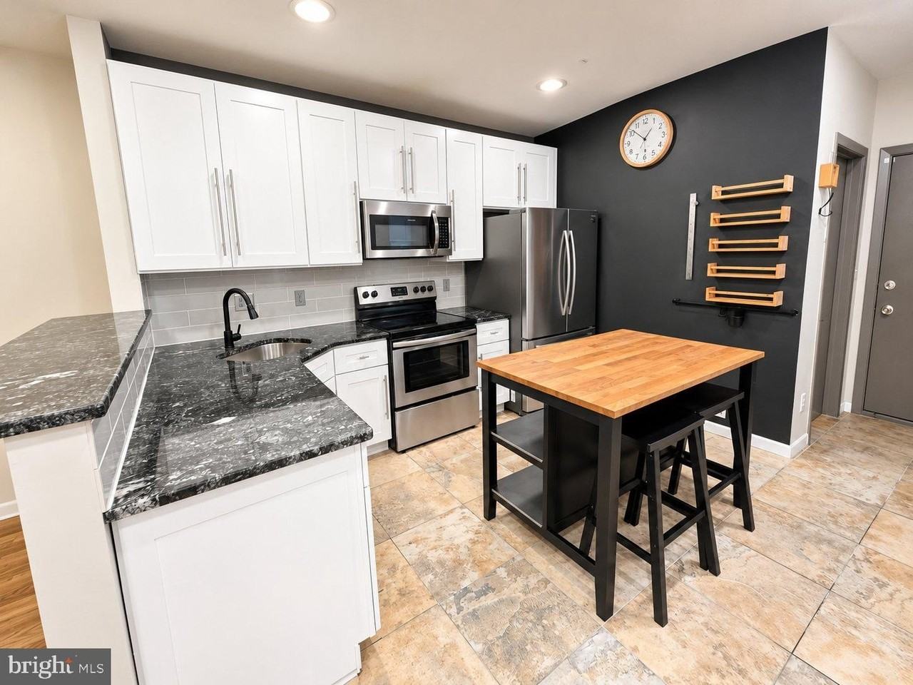 5473 Morse St - Photo 5 of 15
