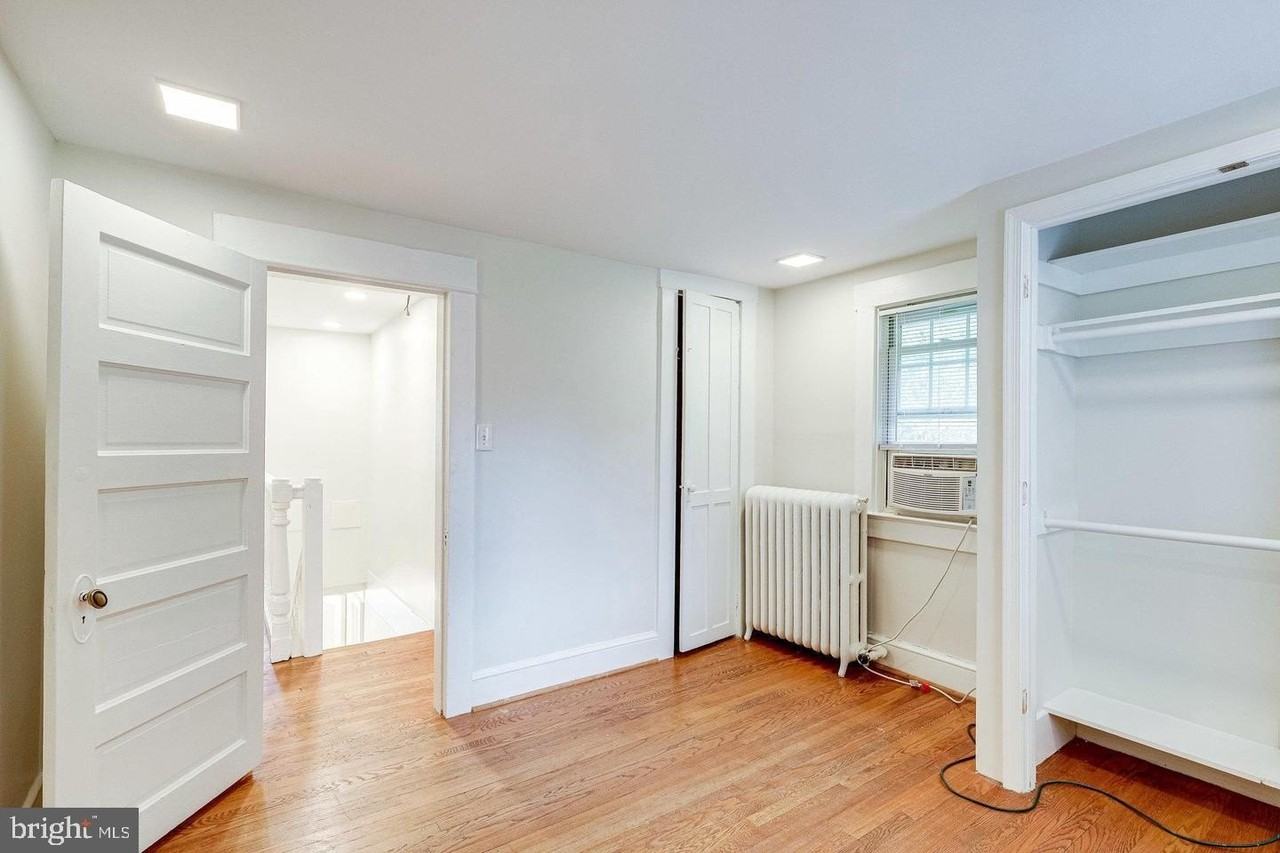 1423 N Garfield St - Photo 3 of 48