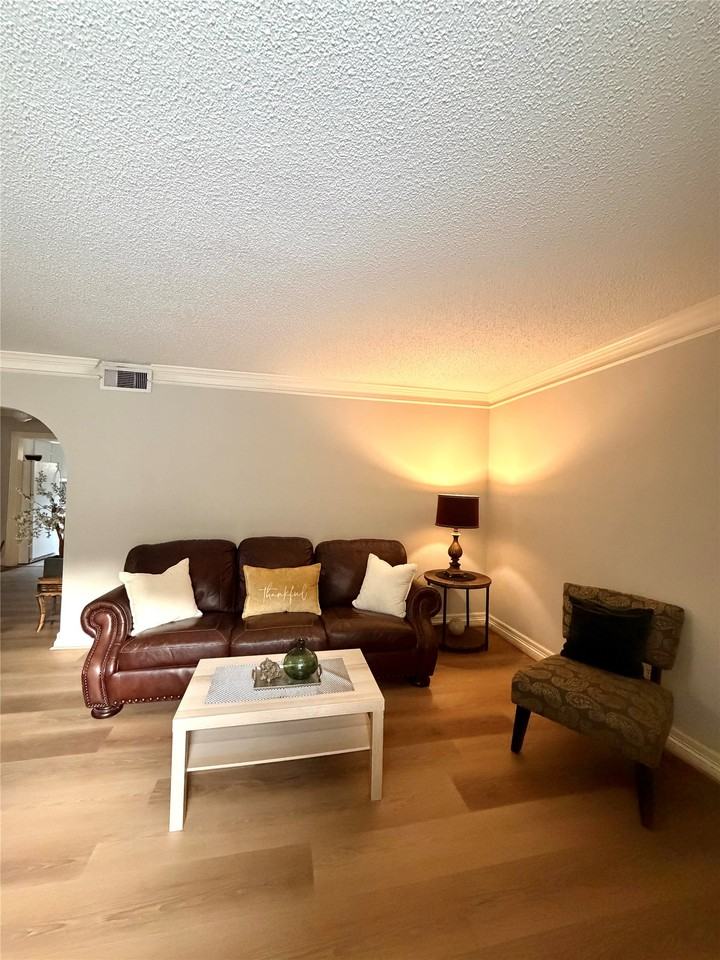 8299 Kingsbrook Rd - Photo 2 of 9