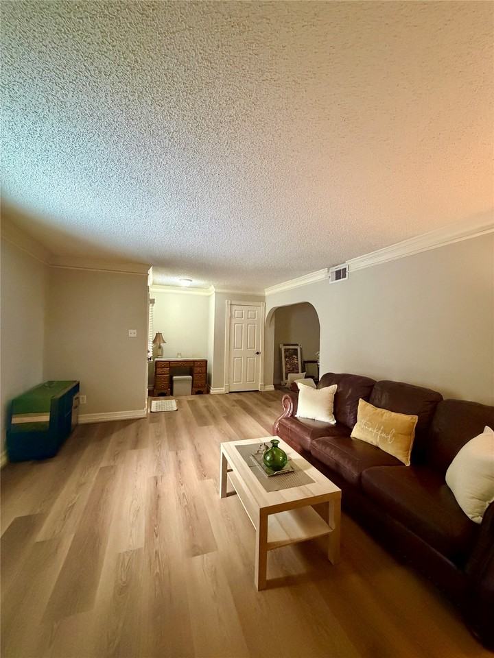8299 Kingsbrook Rd - Photo 3 of 9