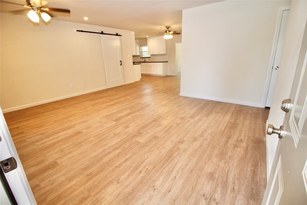 409 Morningside Dr - Photo 2 of 20
