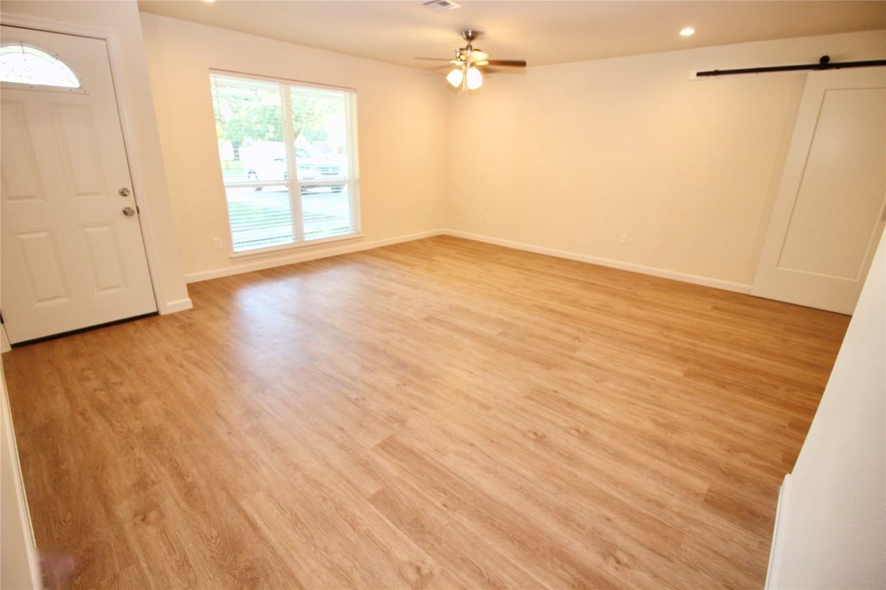 409 Morningside Dr - Photo 3 of 20