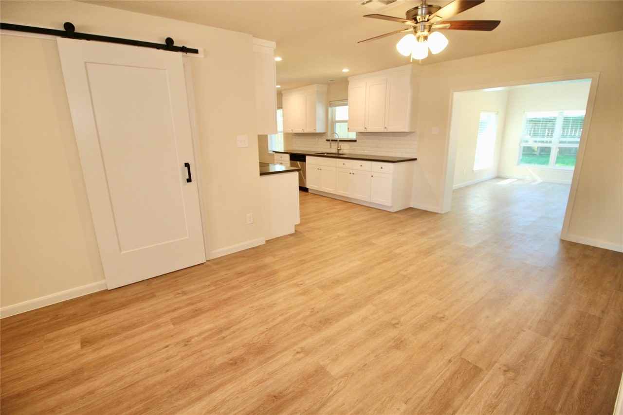 409 Morningside Dr - Photo 4 of 20