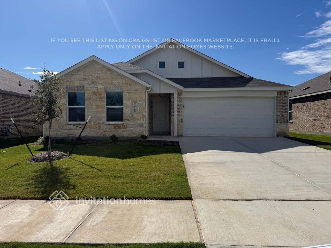 3220 Valentia Ln