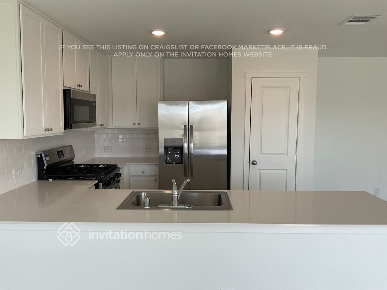3220 Valentia Ln - Photo 4 of 16