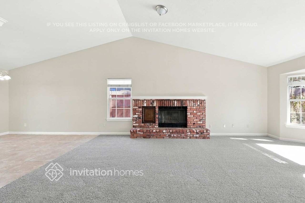 403 1st St - Photo 4 of 17