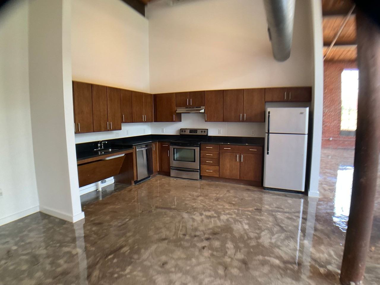 807 E Main St - Photo 3 of 50