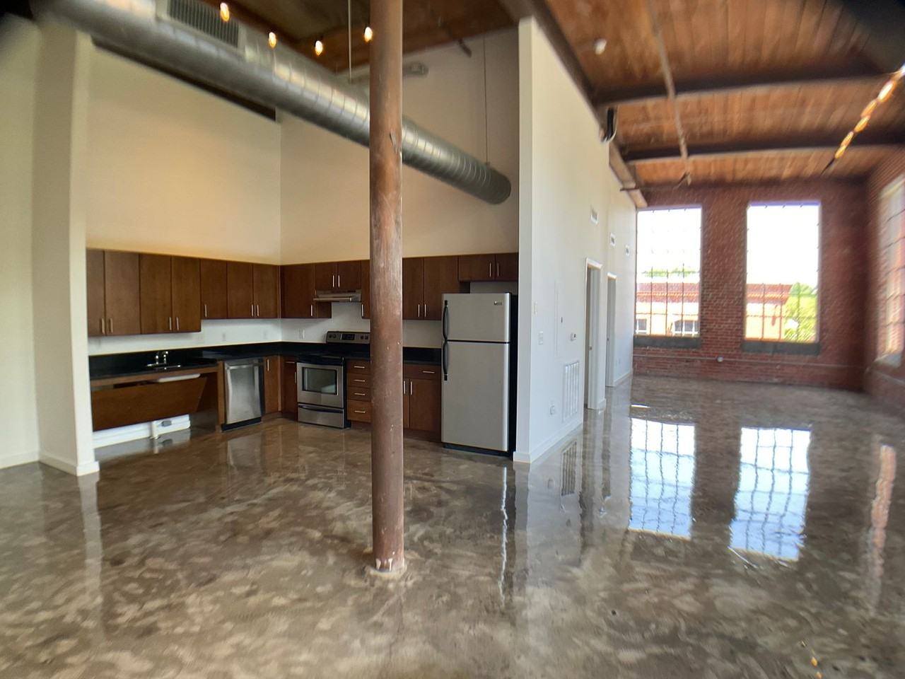807 E Main St - Photo 4 of 50