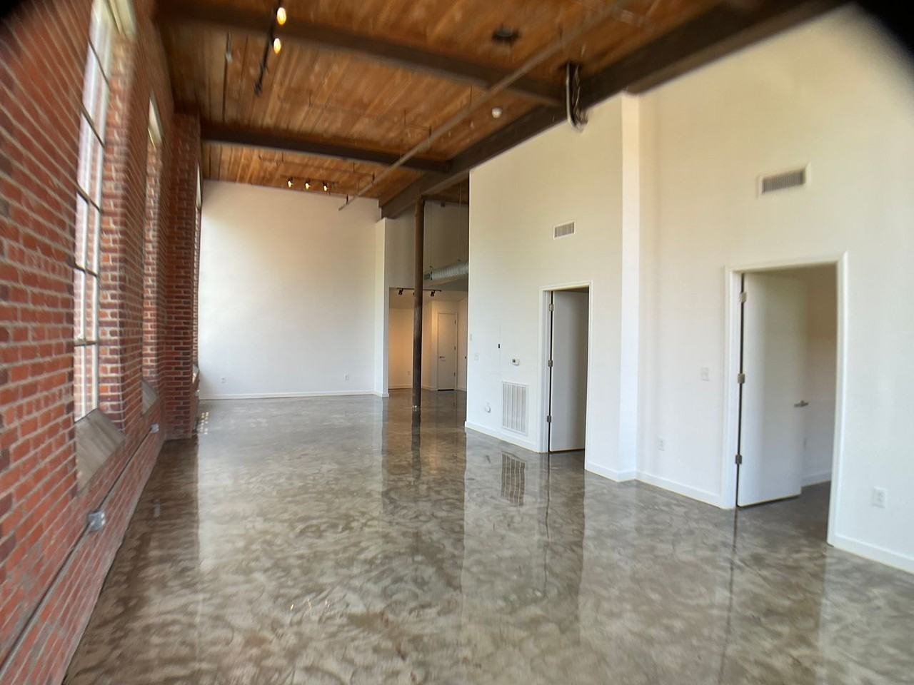 807 E Main St - Photo 5 of 50