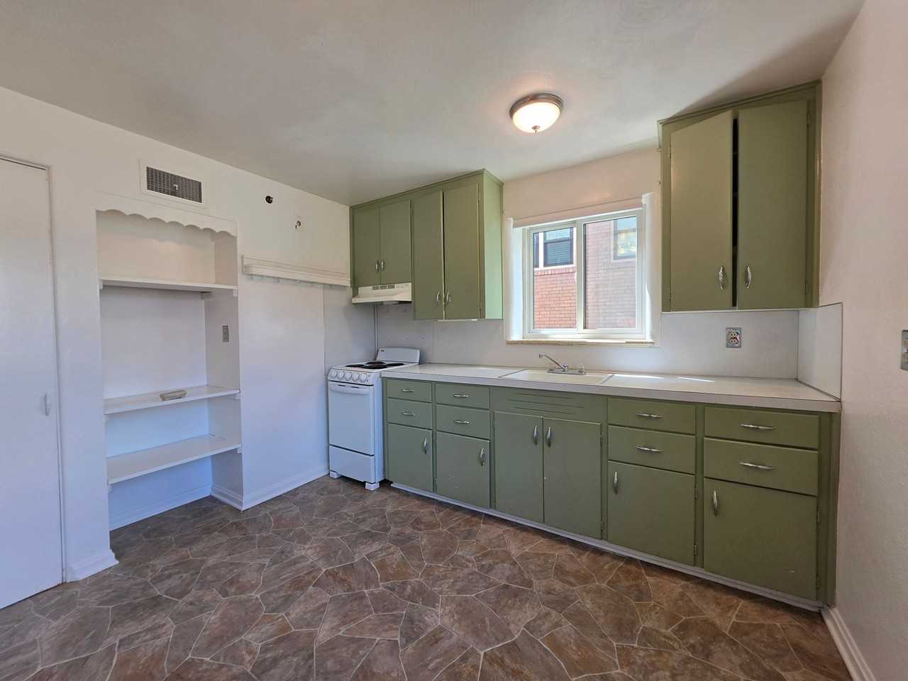 1020 14th - Photo 4 of 34