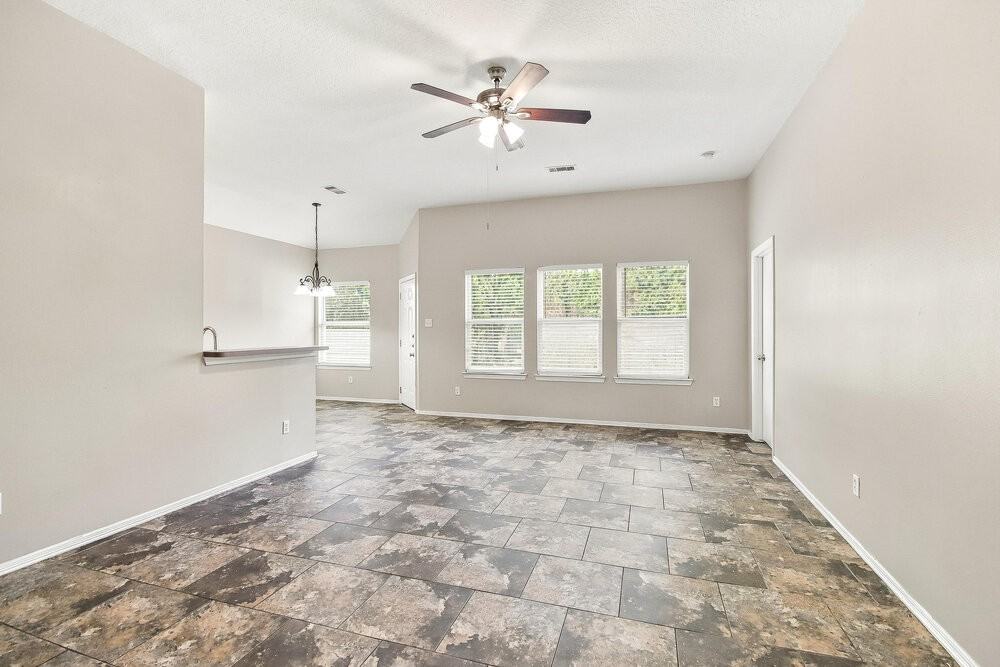 11927 Belle Ct - Photo 3 of 16