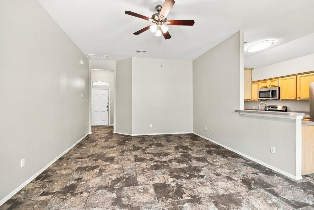 11927 Belle Ct - Photo 4 of 16