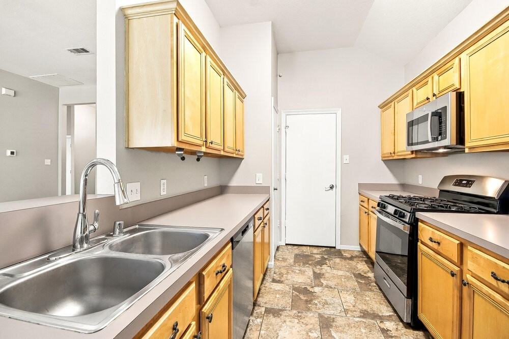 11927 Belle Ct - Photo 6 of 16