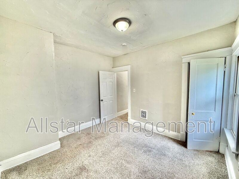 9223 Adams Ave - Photo 4 of 24