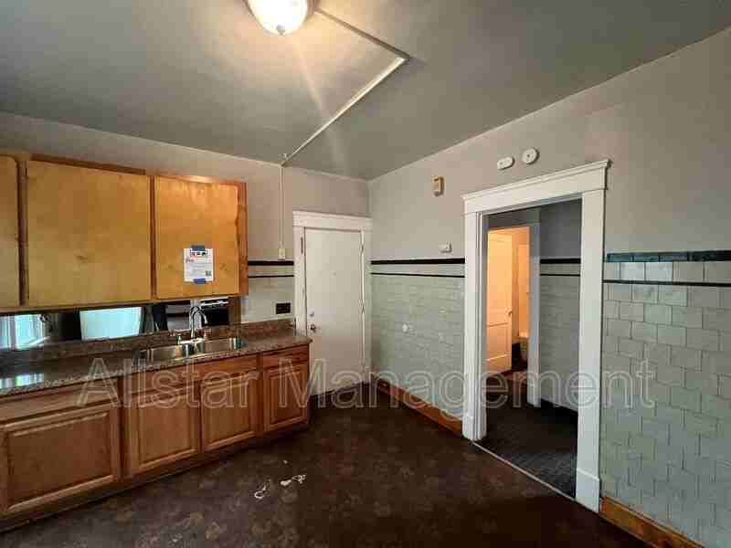 16219 Huntmere Ave #1 - Photo 4 of 18