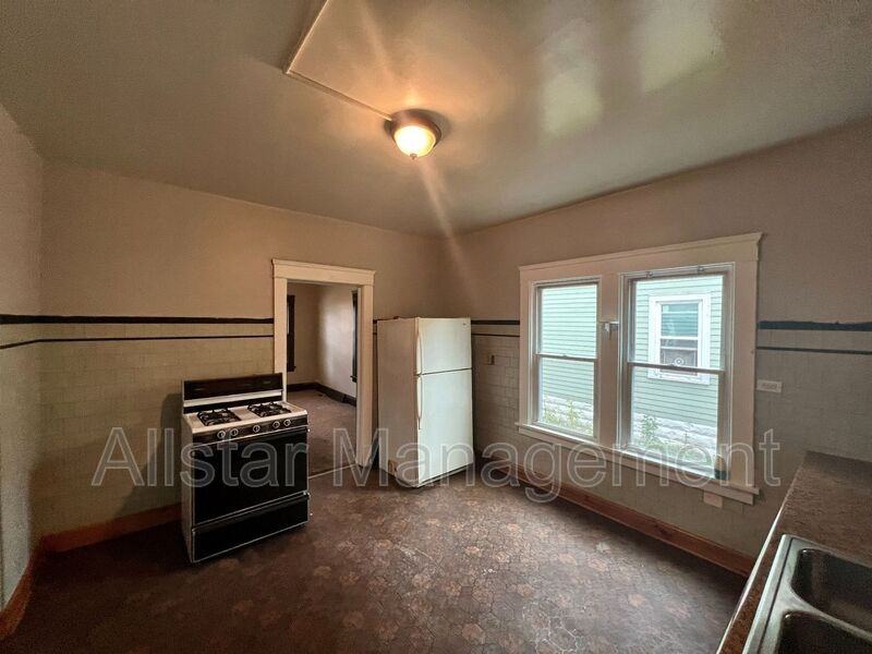 16219 Huntmere Ave #1 - Photo 6 of 18