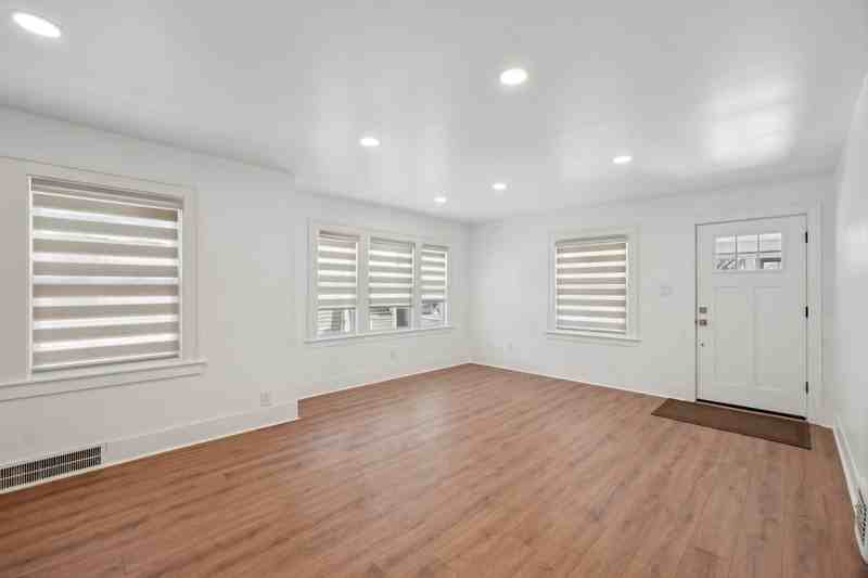 214 W 12 Mile Rd - Photo 4 of 35