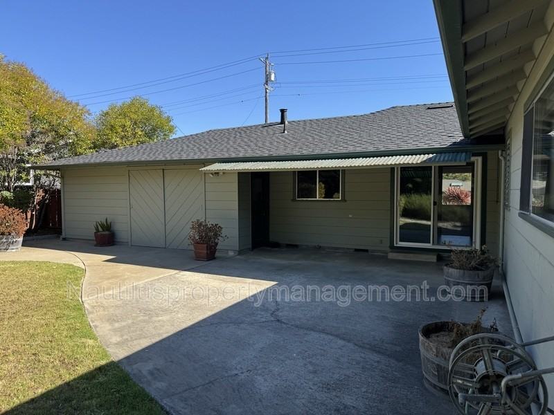 323 Spring St - Photo 2 of 18