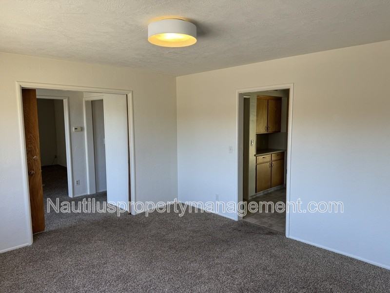 323 Spring St - Photo 6 of 18