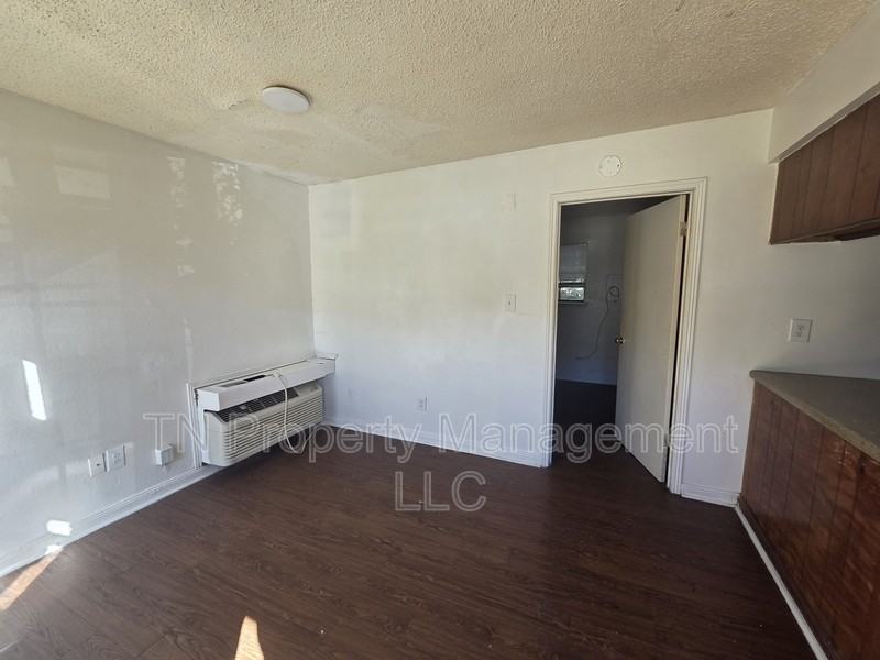 203 Rue Royale - Photo 2 of 6