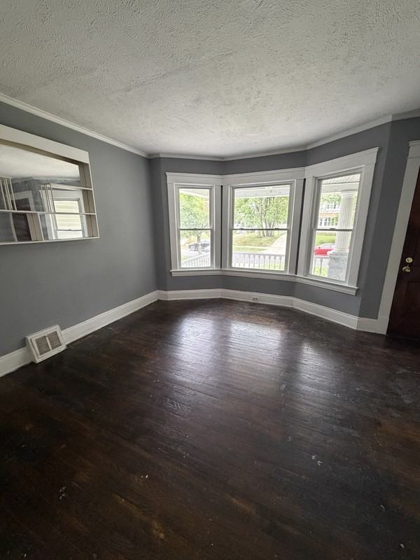 3201 Whitethorn Rd - Photo 3 of 10