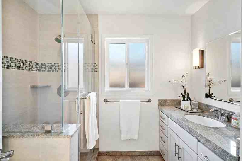 1354 Oakhurst Ave - Photo 3 of 14