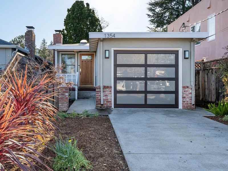 1354 Oakhurst Ave - Photo 7 of 14