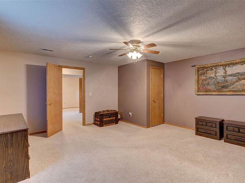 2412 5th Ave - Photo 4 of 21