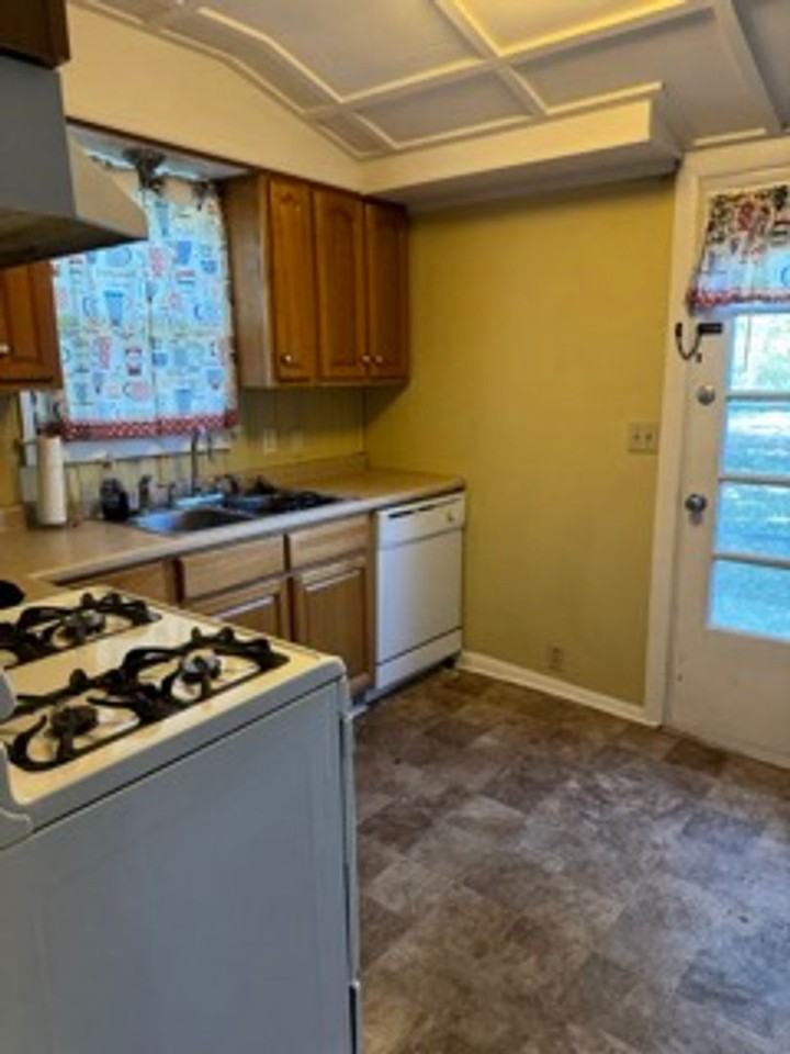 1705 Edenside Ave - Photo 6 of 35