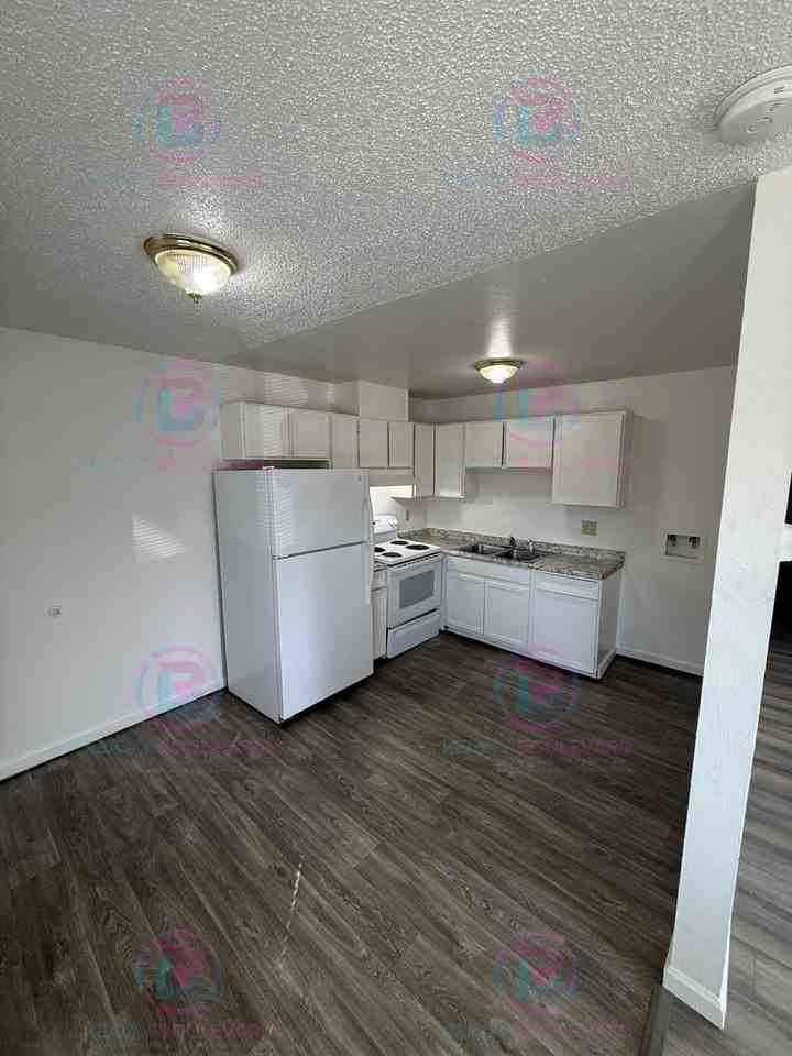 1137 Arnold Dr - Photo 2 of 10