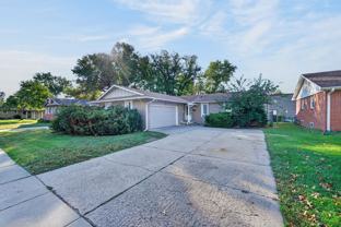 8029 E Dresden Ln - Photo 1 of 1
