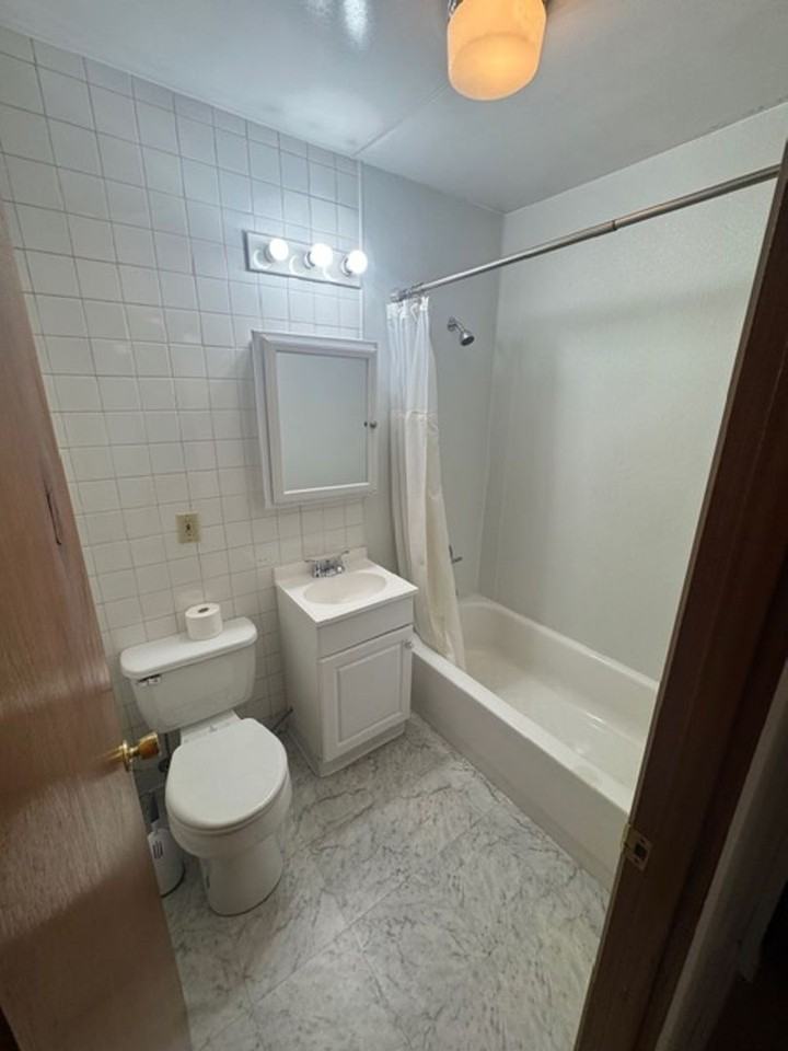 1422 O St - Photo 3 of 8