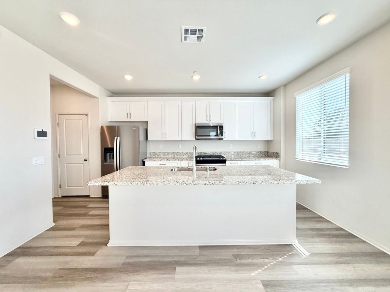 31799 Woodbank Way - Photo 7 of 42
