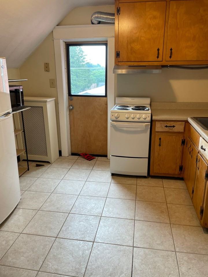 724 W College Ave #3 - Photo 3 of 26