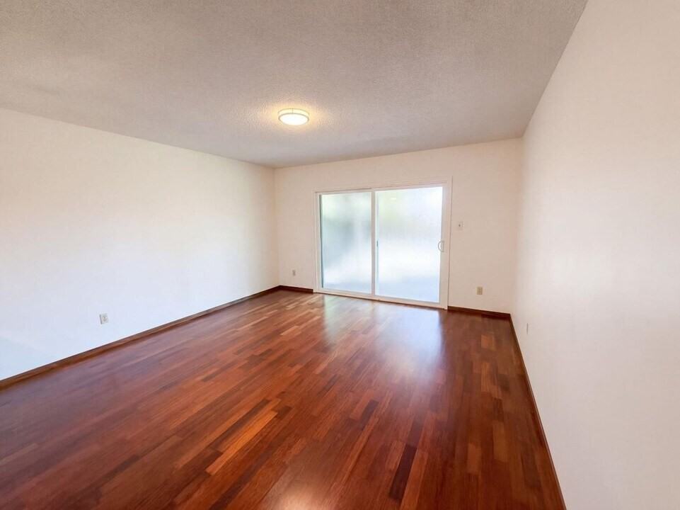 6801 Havenhurst Drive - Photo 2 of 7