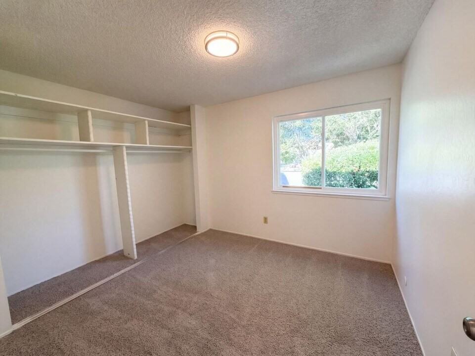 6801 Havenhurst Drive - Photo 5 of 7