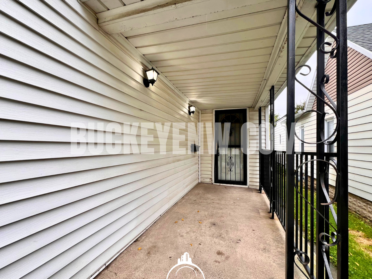520 Raymer Blvd - Photo 2 of 13